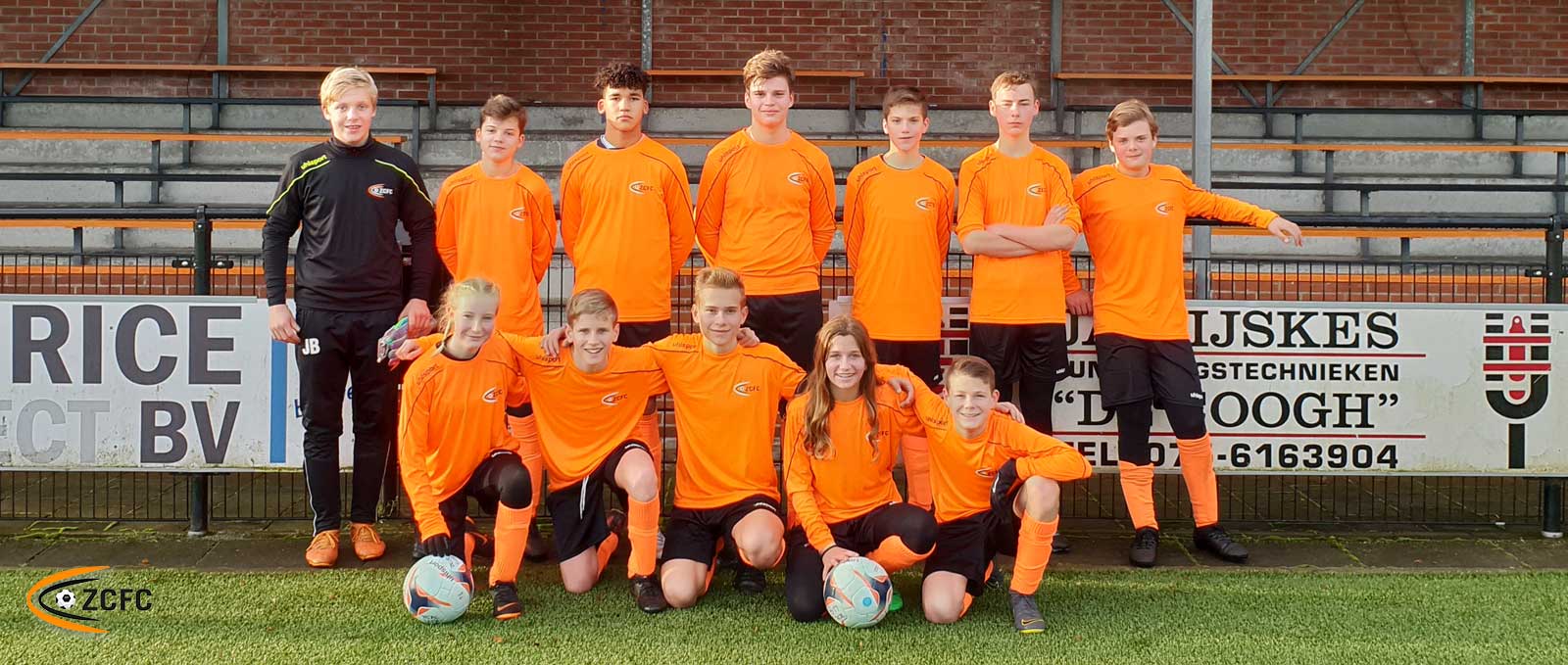 Aanleveren team foto